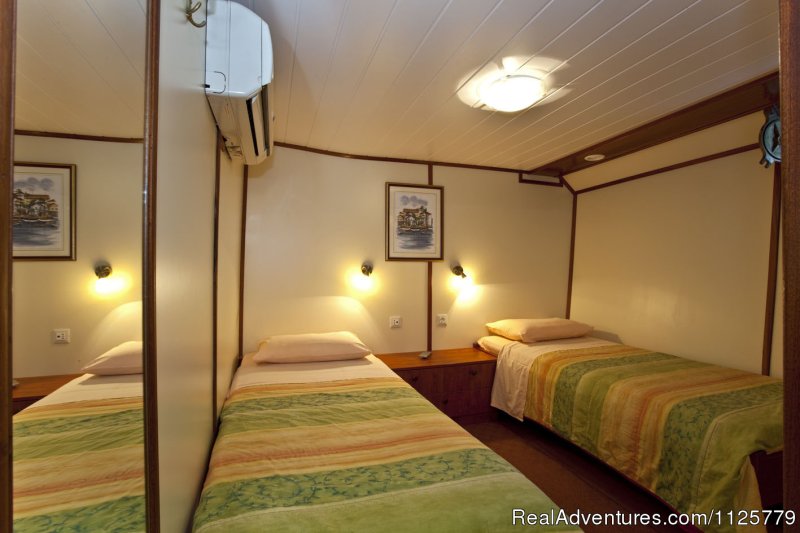 MY Emanuel - Twin bed cabin | Emanuel Cruises | Image #5/6 | 
