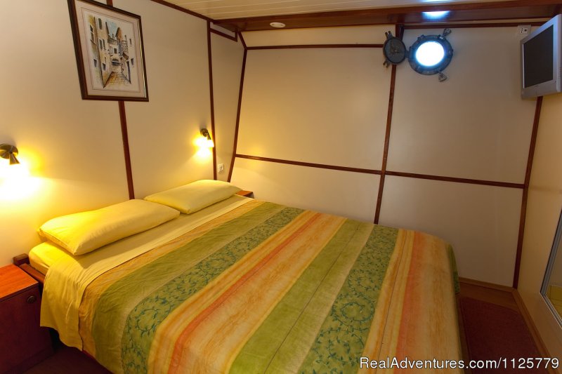 MY Emanuel -Double bed cabin | Emanuel Cruises | Image #4/6 | 