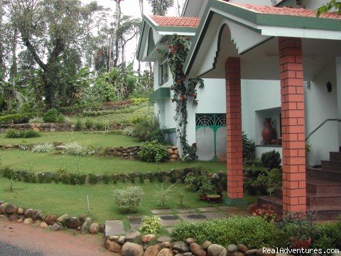 Devagiri - Entrance to Planters Bungalow | Devagiri Retreat Homestay Bed&Breakfast Sakleshpur | Image #3/19 | 