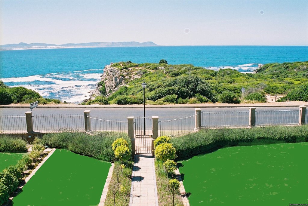 Sea views from your room | Seafront Hermanus  luxury accommodation | Image #2/2 | 