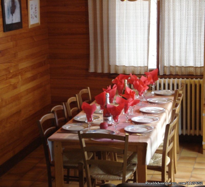 Chalet dining area | Ski and Summer Breaks in La Clusaz | Image #3/13 | 