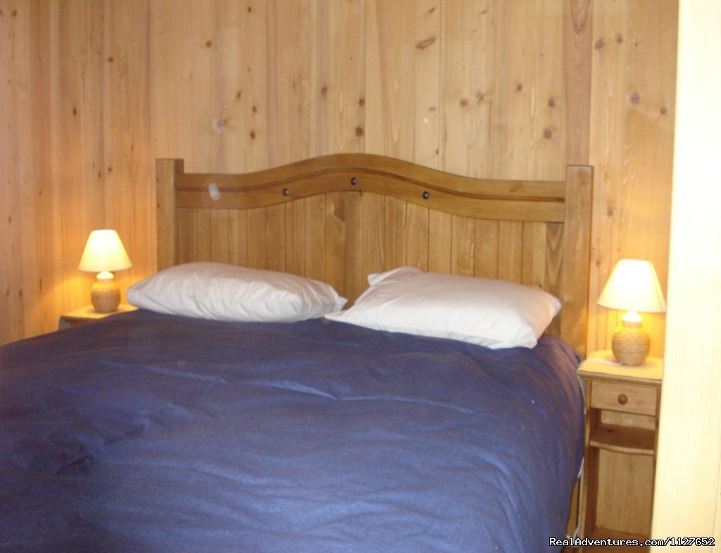 Apartment double bedroom | Ski and Summer Breaks in La Clusaz | Image #11/13 | 