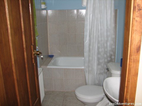 Bathrooms | Amanecer Austral Hostal | Image #4/6 | 