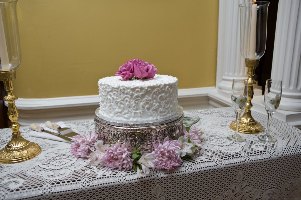 Wedding Cake  | A Jewel of Comfort & Hospitality - Magnolia House | Image #9/16 | 