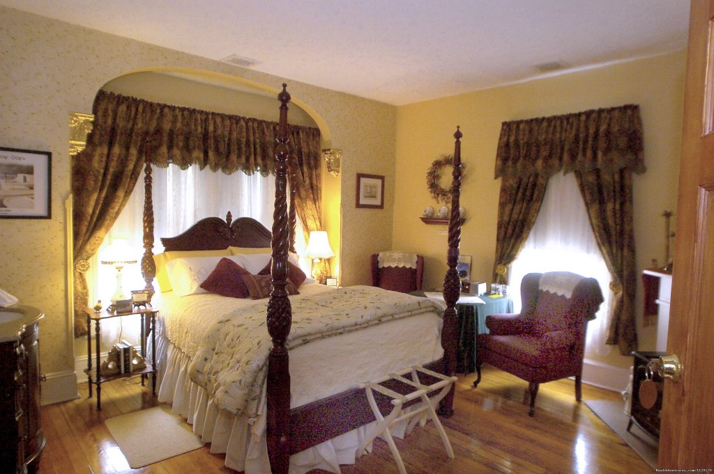The Haven & Queen Room w/ Private Bath | A Jewel of Comfort & Hospitality - Magnolia House | Image #15/16 | 