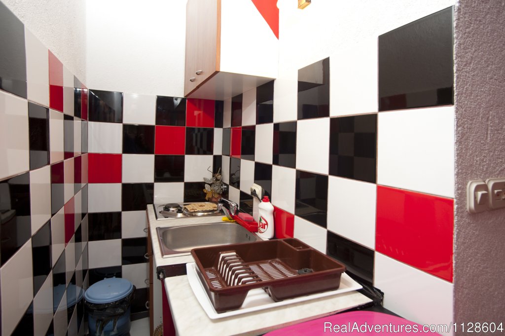 Red Apartment - Kitchen | Rooms Meri | Image #20/22 | 
