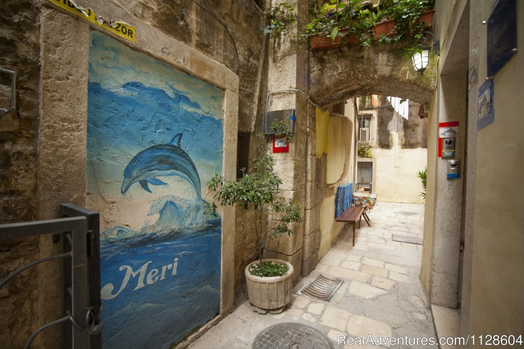 Entrance | Rooms Meri | Split, Croatia | Youth Hostels | Image #1/22 | 