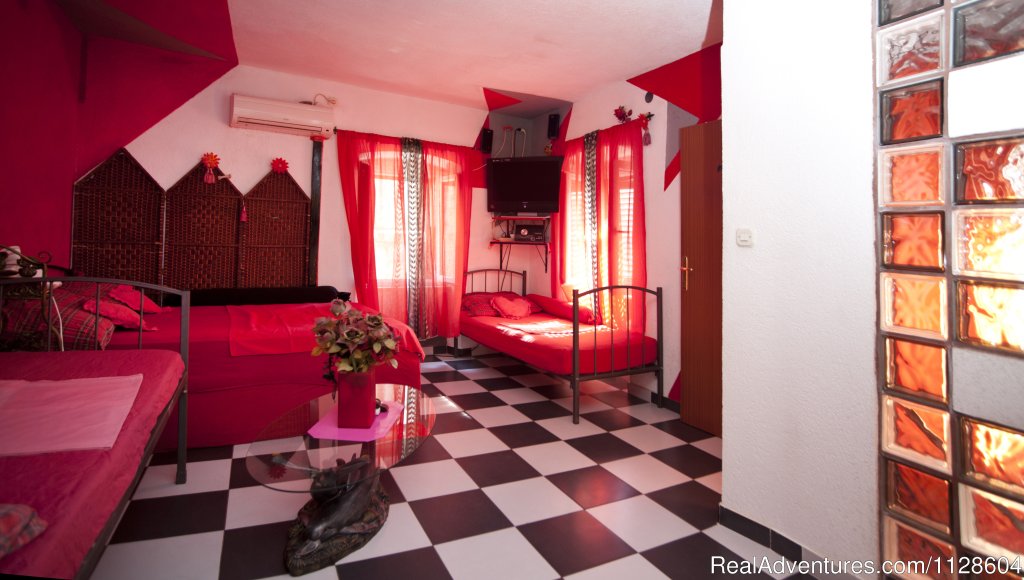 Red apartment | Rooms Meri | Image #2/22 | 