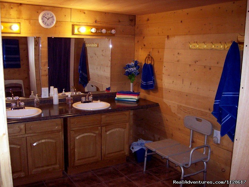 Public Bathroom | R & R Dude Ranch a year round Country Getaway | Image #16/23 | 