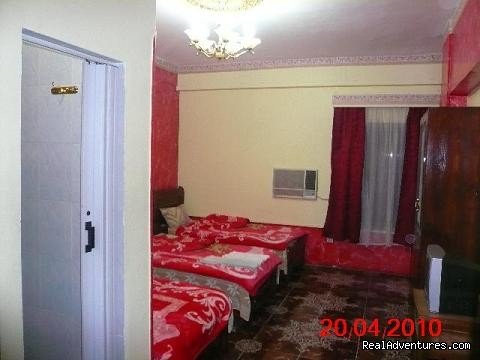 trple  room en suite Egypt Cairo hostel