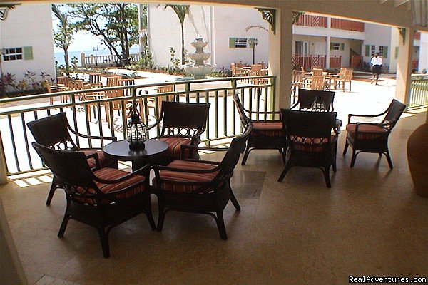 Lounge | Bay Gardens Beach Resort & Spa - Family Fun | Image #4/15 | 