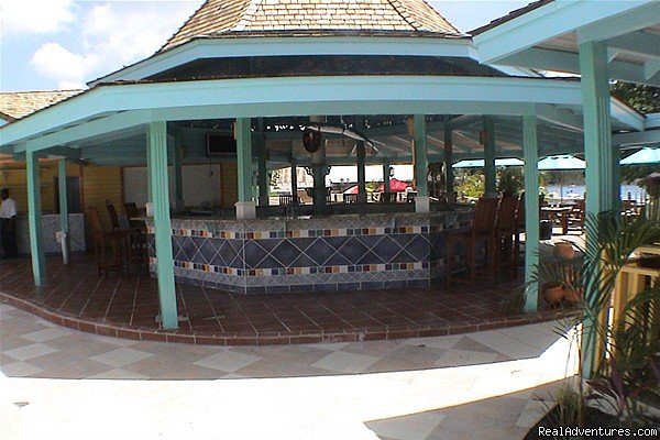 Pebbles Beach bar | Bay Gardens Beach Resort & Spa - Family Fun | Image #6/15 | 