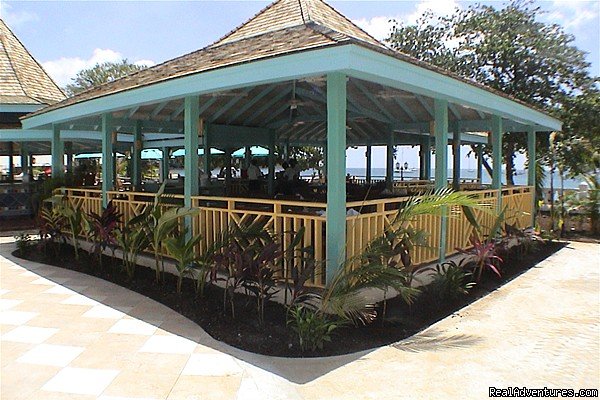 Hi Tide Entertainment Area | Bay Gardens Beach Resort & Spa - Family Fun | Image #7/15 | 