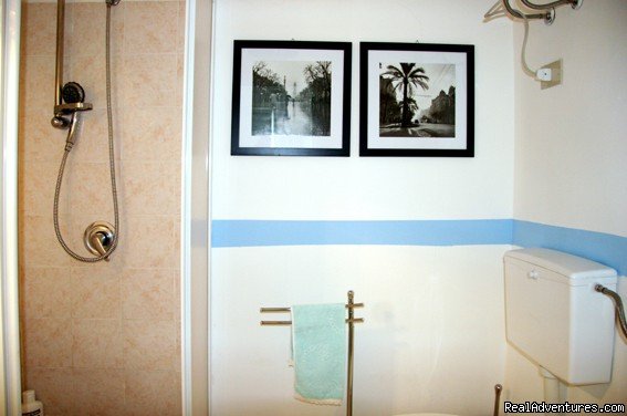 Big Ballaroom bathroom | Ballaroom Charmy Apartment & Catering | Image #10/14 | 