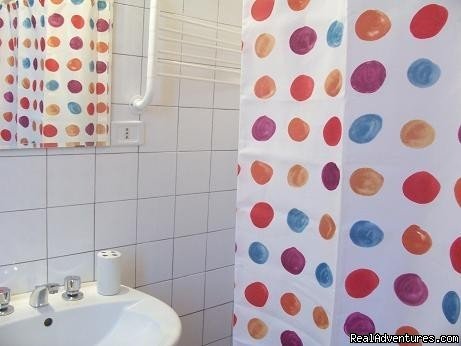 Bathroom inside the room | A lolly atmosphere in LoLhostel Siracusa | Image #3/4 | 