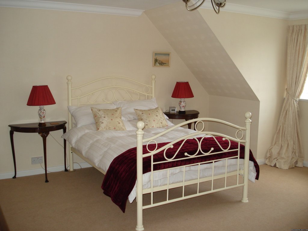 double room with loch view | Lochside Accomodation In A Rural Location | Image #7/10 | 