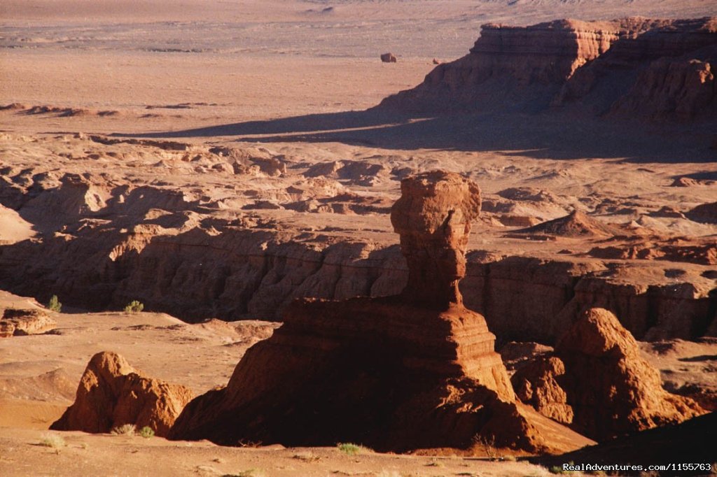 Flamming Cliffs Formation | Discover Gobi desert with Idre's tour in Mongolia. | Image #21/25 | 