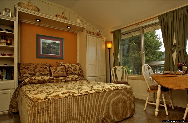 The Bunkhouse Cabin | Ketchikan's Finest Waterfront Vacation Rentals | Image #5/11 | 