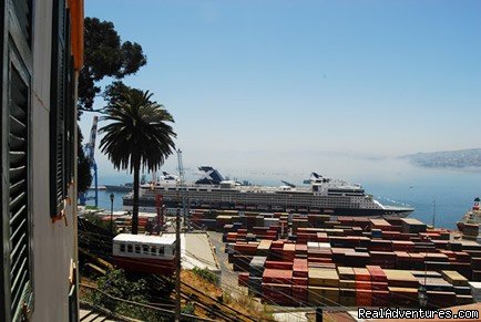 Roja room view | Casa Hostal 199 Valparaíso best view, B & B | Valparaiso, Chile | Bed & Breakfasts | Image #1/10 | 