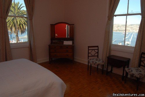 Roja room | Casa Hostal 199 Valparaíso best view, B & B | Image #3/10 | 
