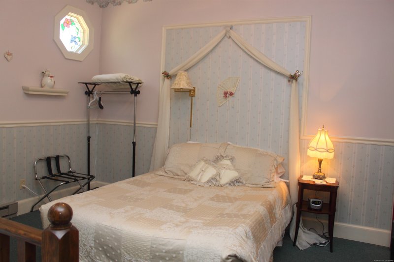 Warm & Romantic Candlelite Inn Bed & Breakfast | Image #6/10 | 