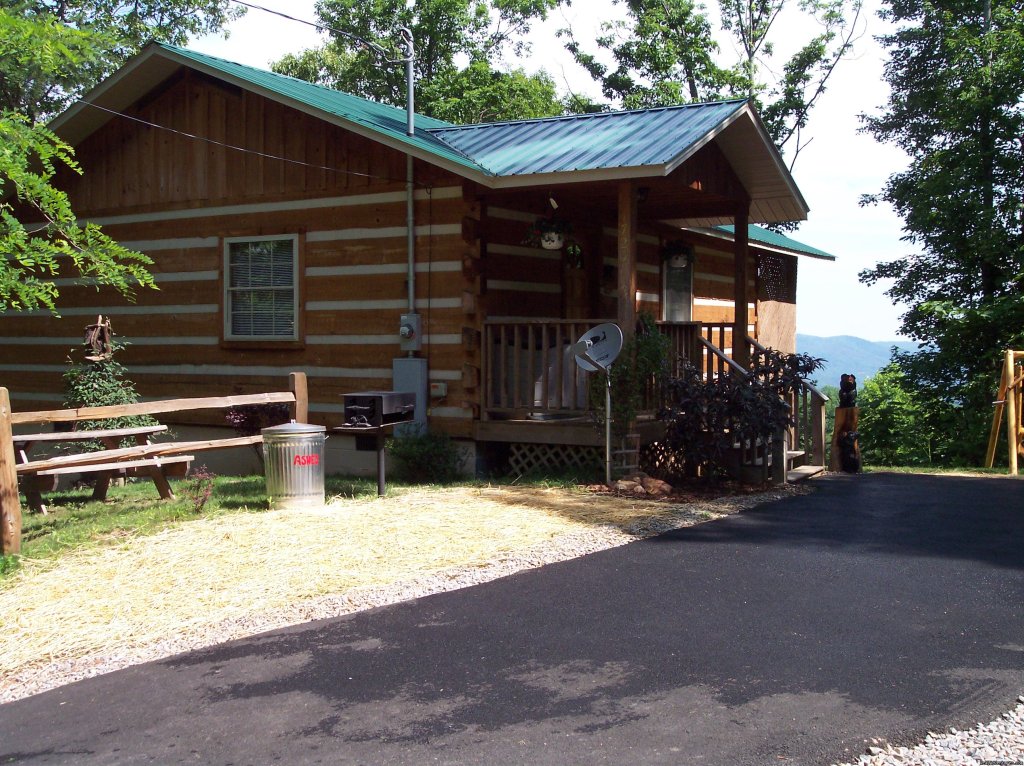 Cabin | Dancing Bear | Sevierville, Tennessee  | Vacation Rentals | Image #1/4 | 