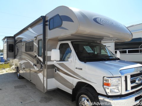 31' Class C with 2 slide out rooms | Affordable RV Rentals from Coconut RV | Image #3/7 | 