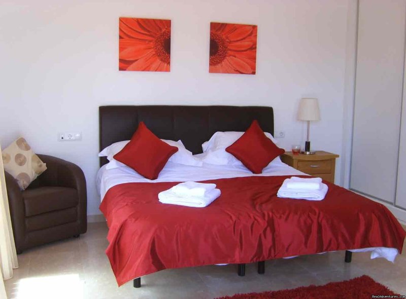 MASTER BEDROOM WITH EN SUITE FACILITIES | Stunning 3 Bed Vila With Private Pool | Image #7/9 | 