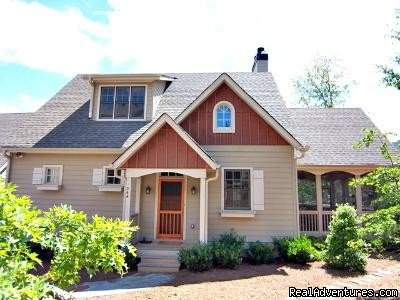 5 Br, 3.5 bath, Sleeps up to 13 - this 2,800 sq. ft. Luxury mountain home has year round mountain views, close to hiking, fishing, swimming, tennis, golf, racquetball, fitness center, play ground, has: Dish Network, HBO, Board Games, WiFi Internet.