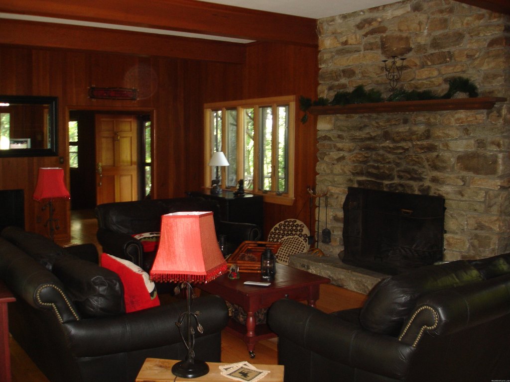 Living Room | Colonel Weber Ski Lodge | Image #2/9 | 