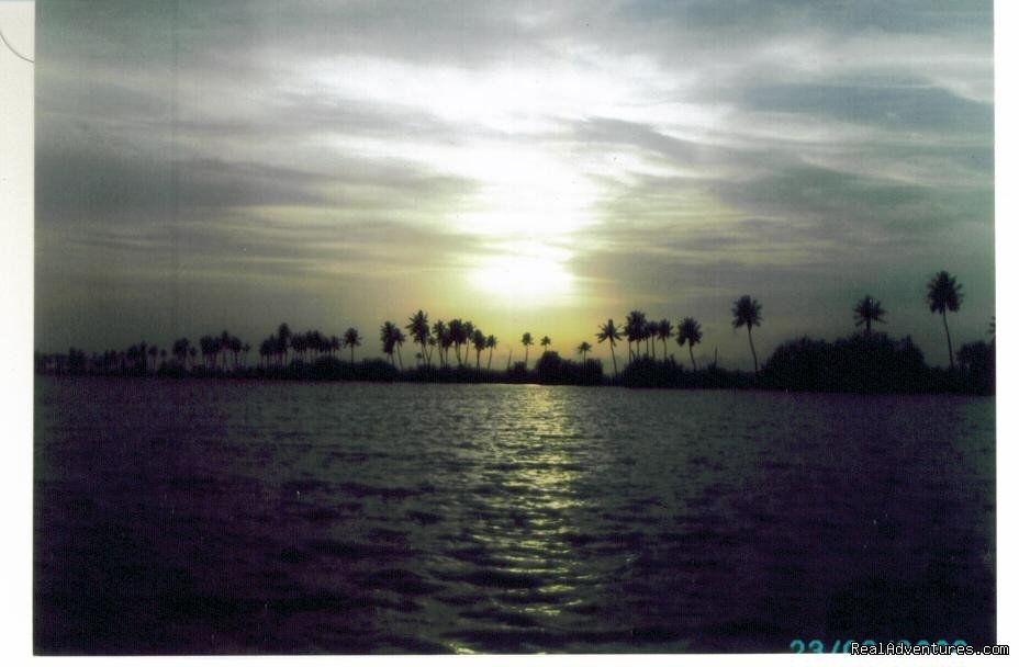 sunset cruise | House Boat Cruise Kerala Kumarakom Allapuzha | Image #8/10 | 