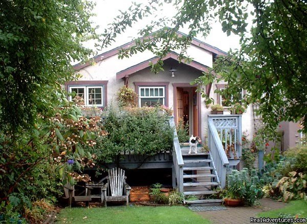 back yard  | Swap 2-bedroom home in Vancouver, killer view  | Vancouver, British Columbia  | Vacation Rentals | Image #1/1 | 