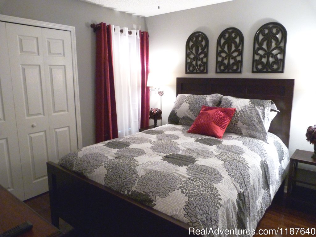 The queen's bedroom is also castle-like in all respects | 'WELCOME TO POTTER'S CASTLE' Disney World | Image #14/22 | 