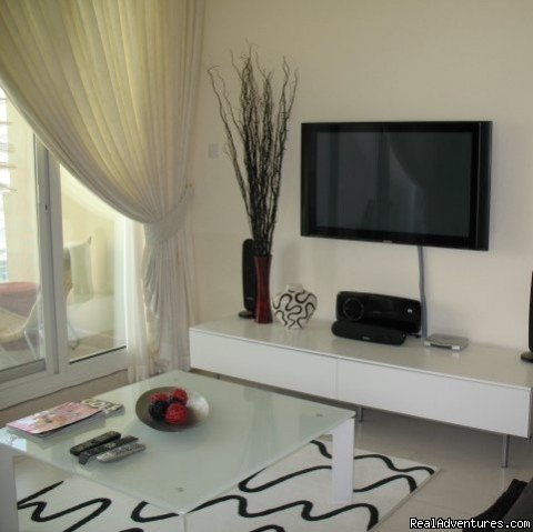 Living room showing entertainment system | Corner 1-bed apartment sea/Marina view in Dubai | Image #3/14 | 