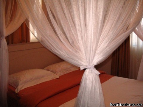 Bedroom-kampala apartments | Kampala furnished apartments & Uganda car hire 4x4 | Image #4/13 | 