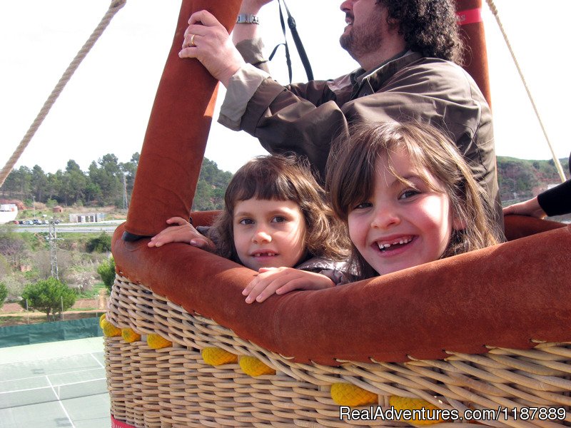 Kids on board a balloon flight | Hot air balloon flights from Barcelona, Spain | Image #12/21 | 