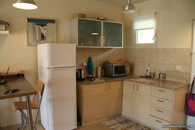 Kitchen | Luxury Garden Apartment in Neot Golf Caesarea | Image #6/11 | 