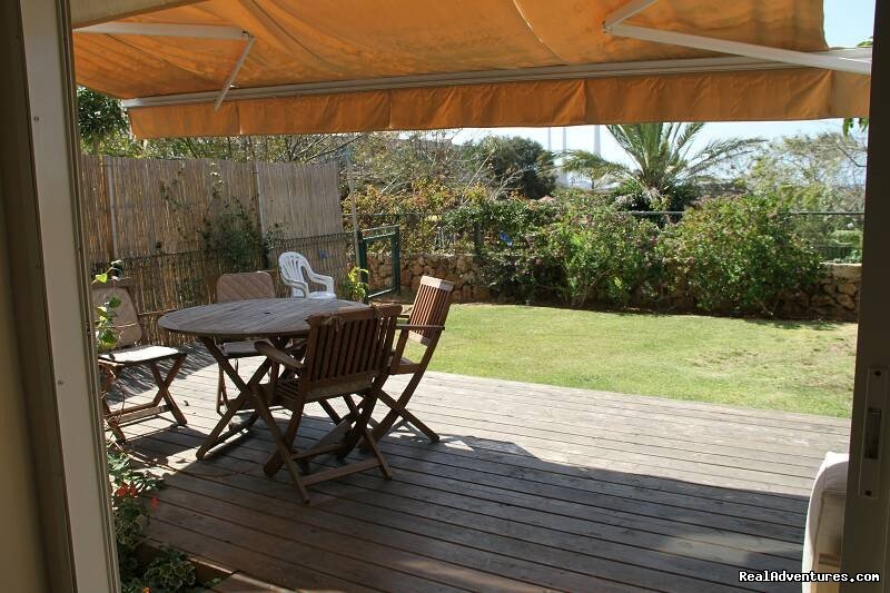 Private Garden | Luxury Garden Apartment in Neot Golf Caesarea | Image #7/11 | 