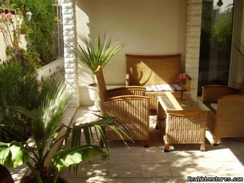 Garden | Lux apartment with private garden close the beach | Image #4/10 | 