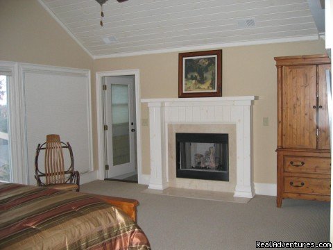 Upstairs Master King Suite with Gas Fireplace & Sitting Room | Bear's Den Luxury Home Rental in Big Canoe | Image #5/13 | 
