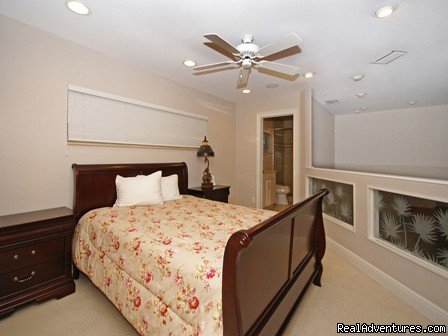 Loft Bedroom | Luxury Sorrento Beach Villa! Spa & Pool! 50'' TV! | Image #7/17 | 