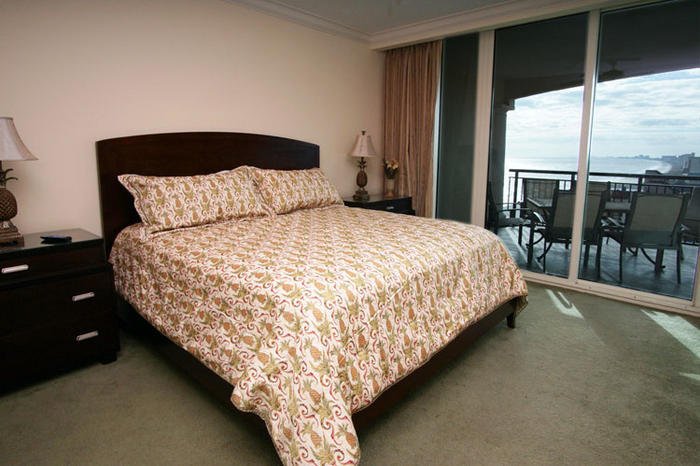 Master Bedroom | Mar Vista Grande 1515 Penthouse- Luxurious Condo | Image #18/23 | 