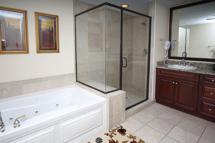 Master Bath | Mar Vista Grande 1515 Penthouse- Luxurious Condo | Image #19/23 | 