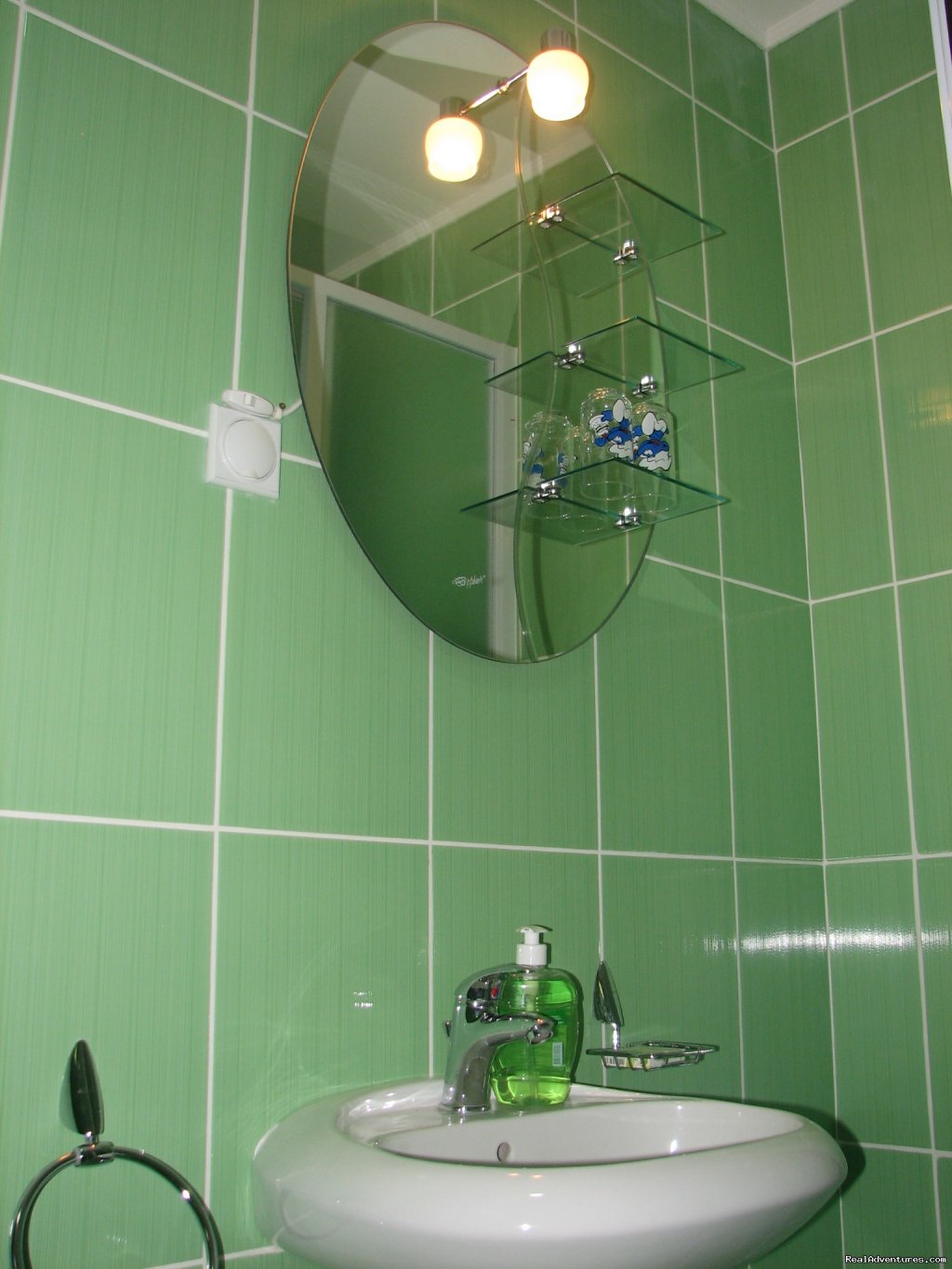 Green Bathroom | Lovely and Cozy St. George Apartments | Image #6/6 | 