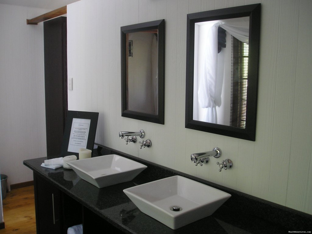 Bathrooms. | Experience an African sunrise at Vista Alta. | Image #7/9 | 