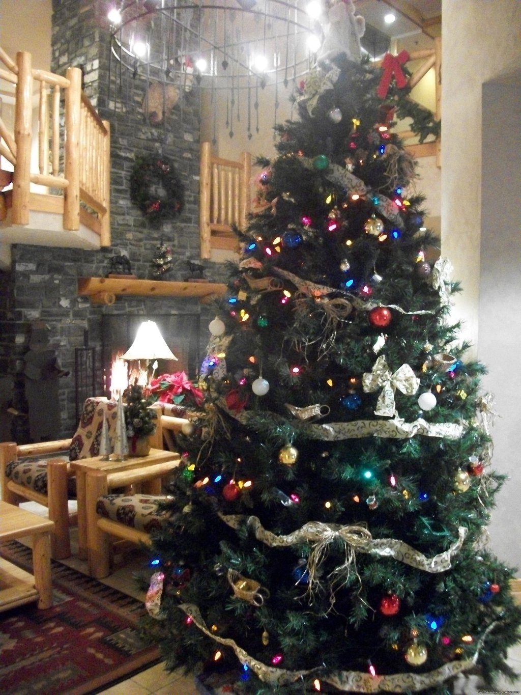Christmas in the Lobby | Brewster's Mountain Lodge | Image #15/15 | 