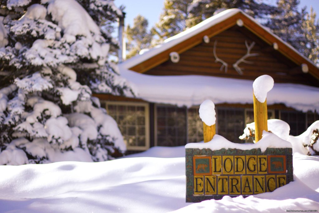 Lodge entrance | Storm Mountain Lodge and Cabins | Image #2/10 | 