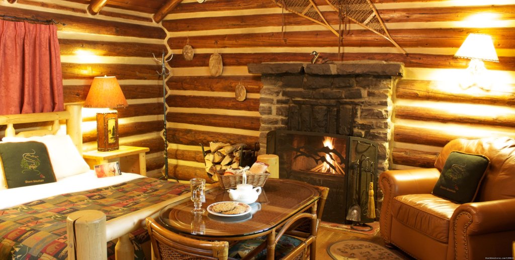 Log Cabin Interior | Storm Mountain Lodge and Cabins | Image #7/10 | 