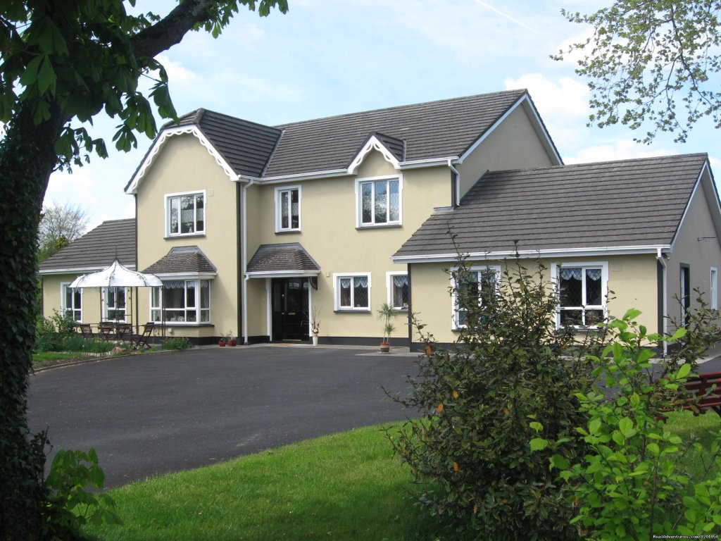 Headley Court, Front View | Headley Court **** | Bunratty, Ireland | Bed & Breakfasts | Image #1/26 | 