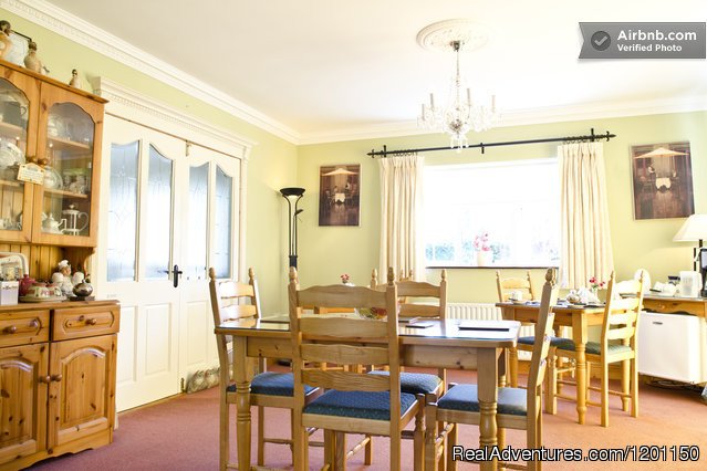 Dining area | Airport Manor Bed & Breakfast | Image #3/6 | 